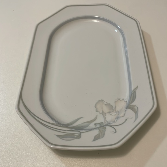 Hutschenreuther Hotel Germany 1814  set of 2 platters. - Picture 2 of 5